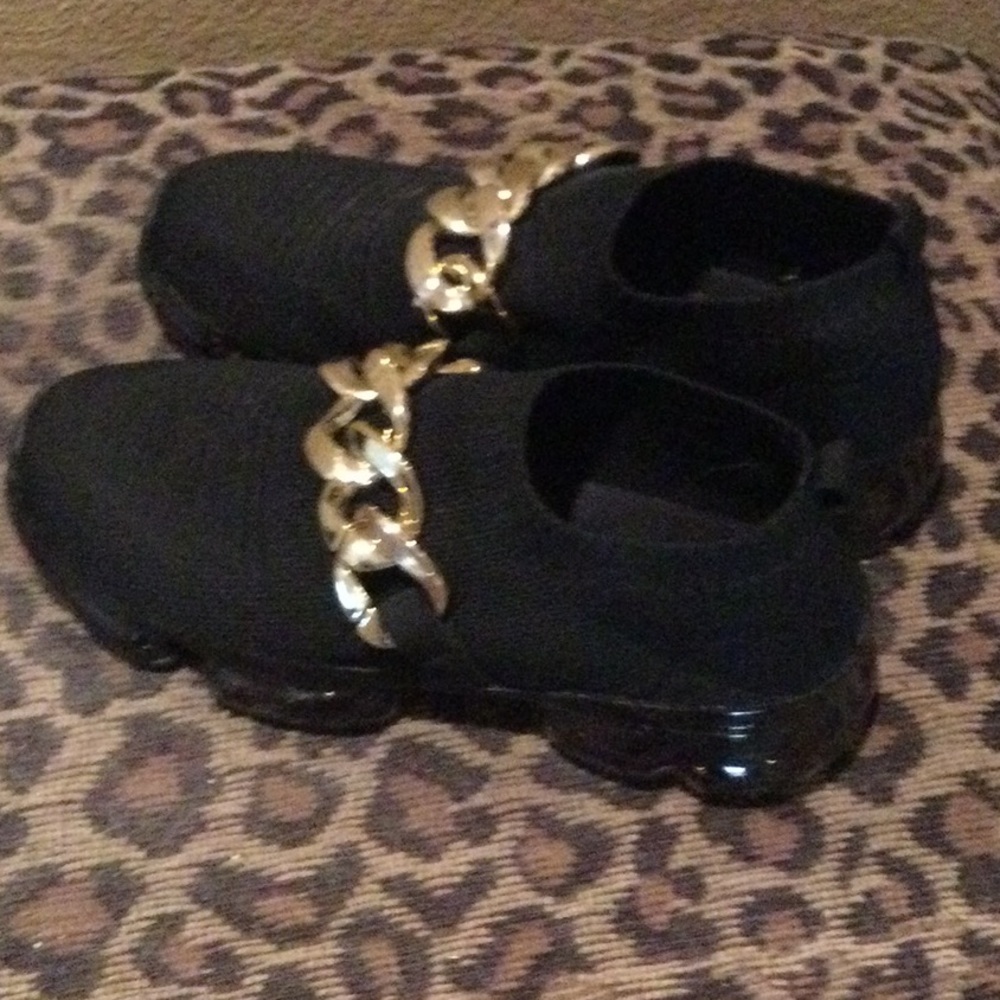 Sz7 Women slip on black/gold chain